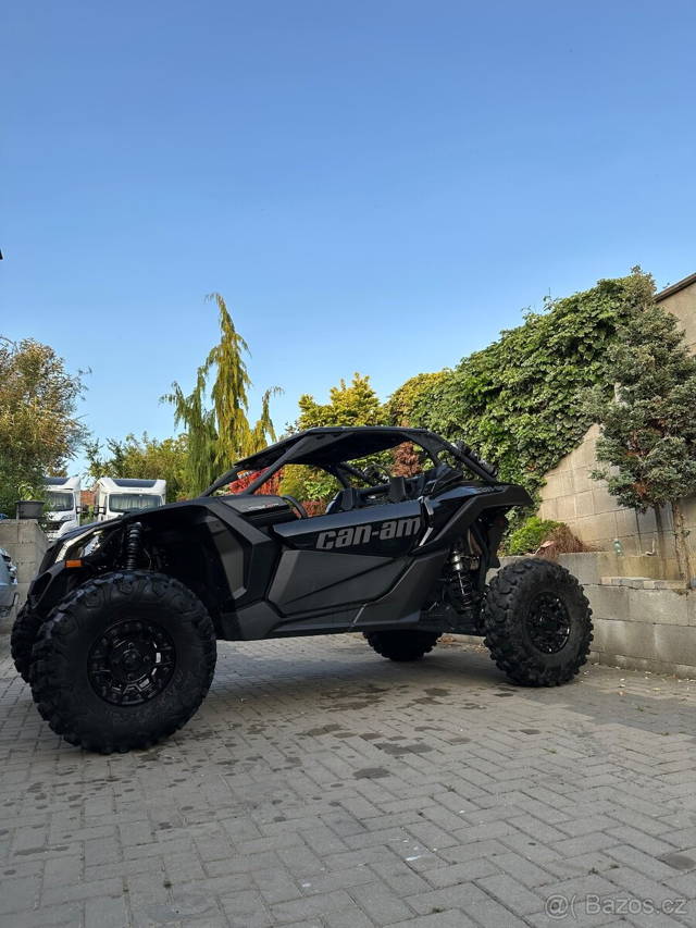 CAN-AM MAVERICK X3 Turbo RS