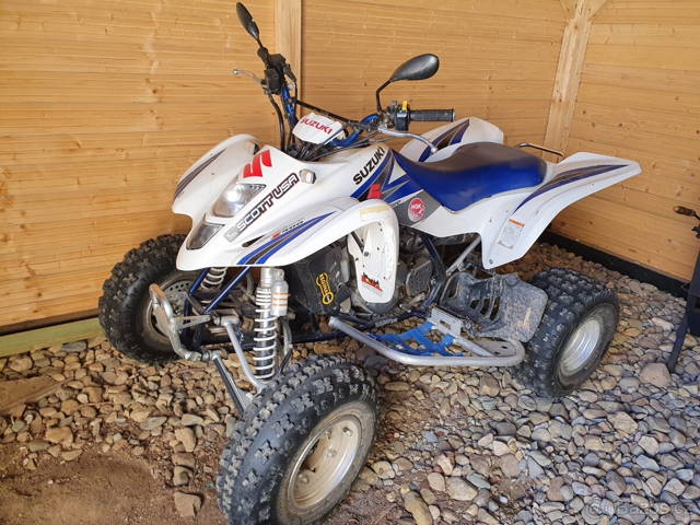 Suzuki LTZ, bíle SPZ, výborný stav