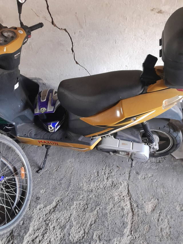 Prodám čtyřkolku a skutra