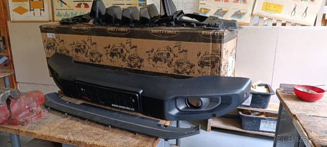 Prodám kompletní přední nárazník na Jeep Wrangler