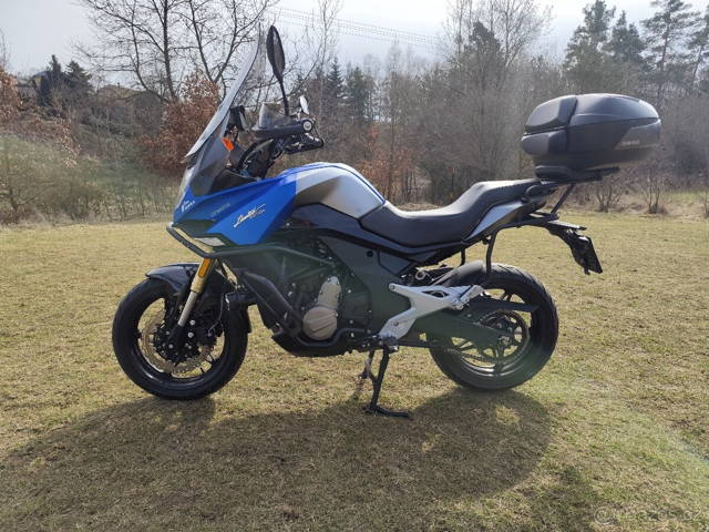 CF moto 650MT