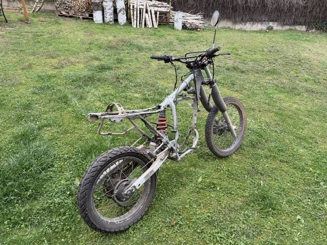 Honda XLR 125R (1999) – nepojízdná, rozebraná, s doklady