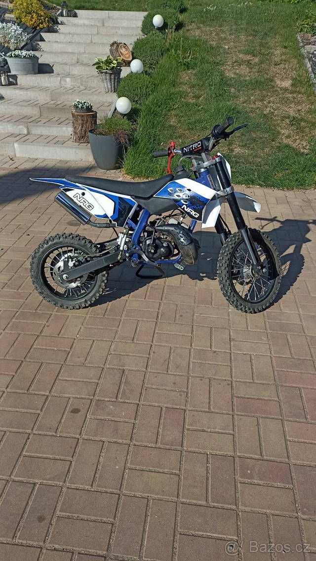 Prodám motorku NRG50 + helma Thor