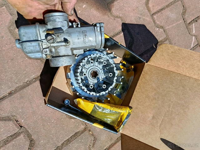 Prodám zbytek dílů Suzuki RM