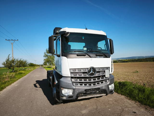 Mercedes Arocs 2645 kontejner
