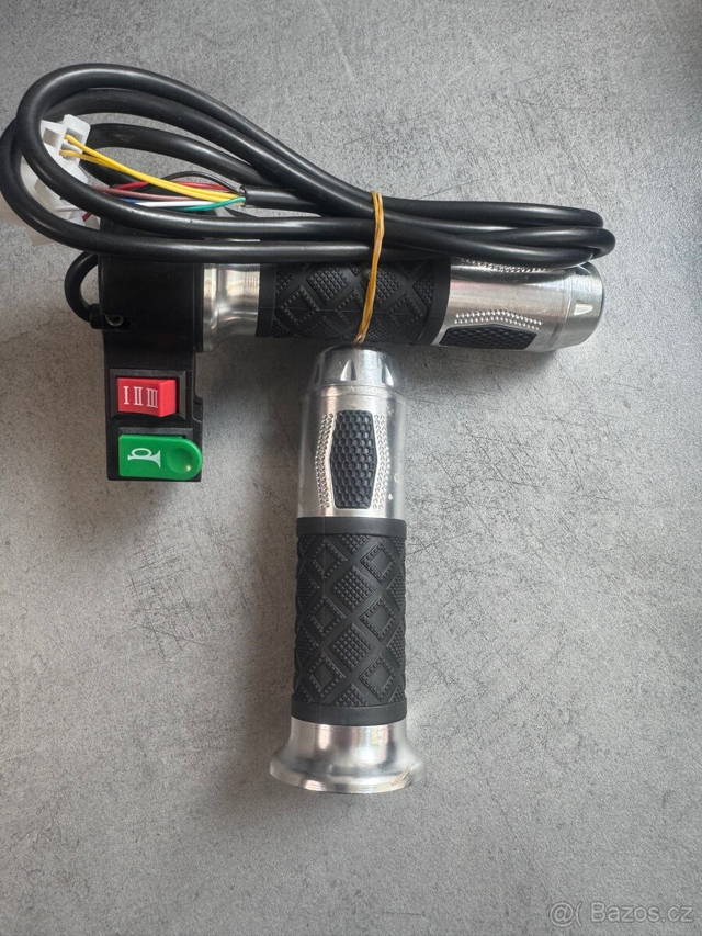 Chromované gripy na elektrickou čtyřkolku/motorku/chopper