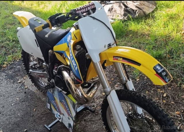 Suzuki RM 1999 V top stavu po renovaci