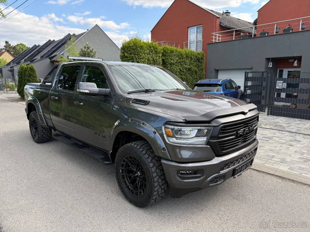 DODGE RAM 1500 LARAMIE LONGBED 6MÍST