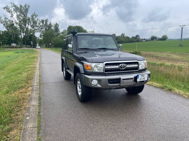 Toyota Land Cruiser GRJ 76