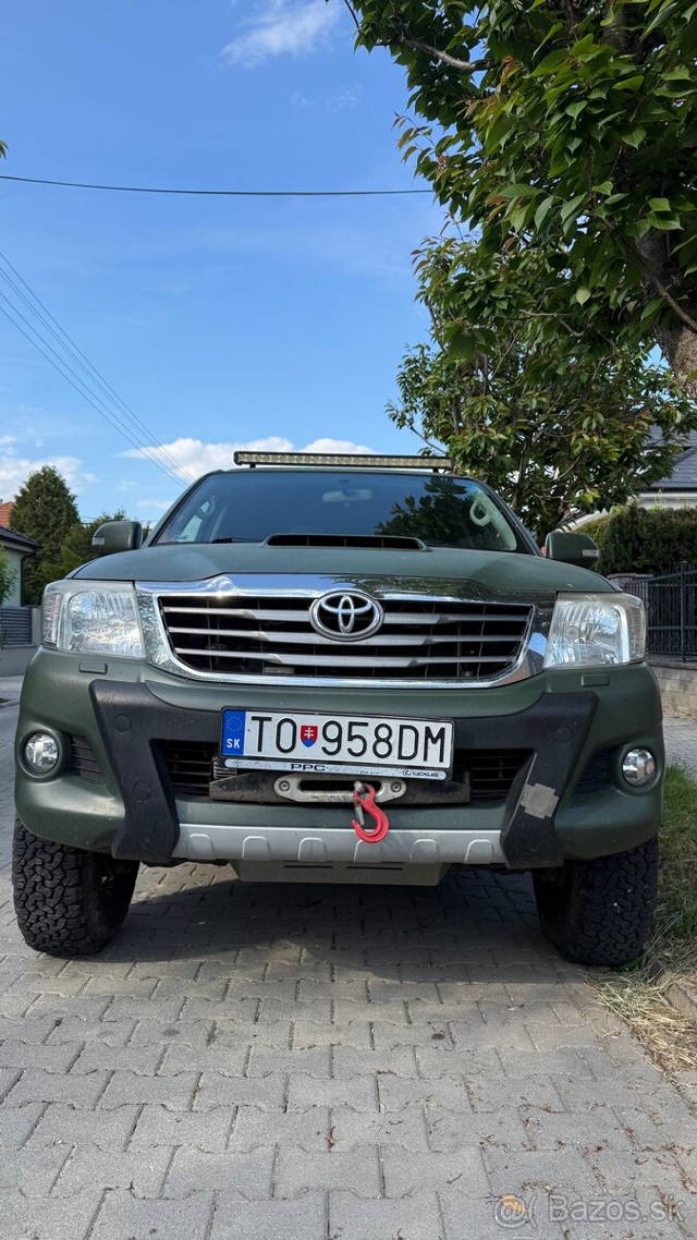 Predám Toyota Hilux 3.0 D 6/AT