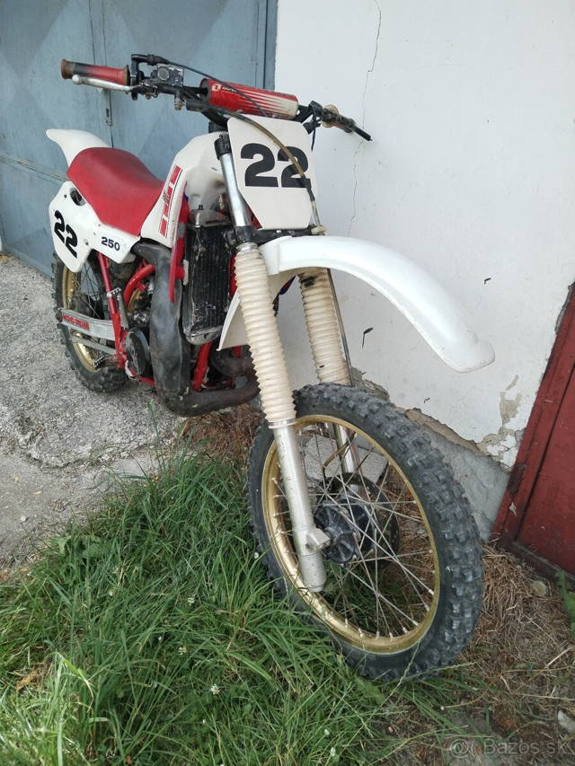 Yamaha YZ 250 r. 85