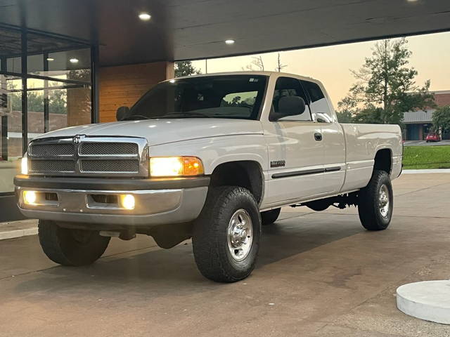 Kúpim DODGE RAM 2500 CUMMINS