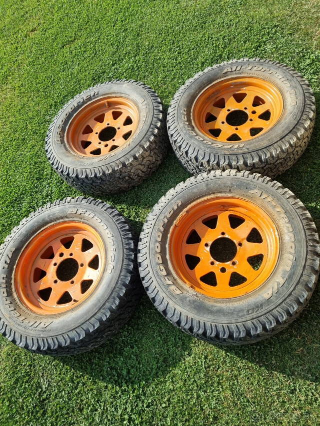 Predam na suzuki samurai otocne disky r15 plus A/T gumy