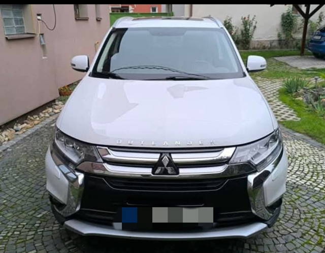 Mitsubishi Outlander INSTYLE 7-miestne
