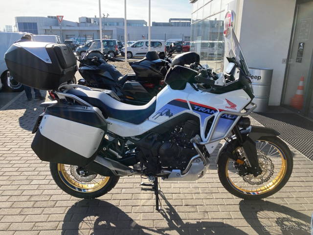 Honda Transalp trikolora model 2024
