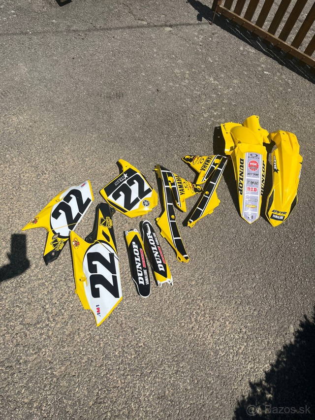 Predám plasty na Yamaha YZF 250 (komplet – bez airboxu)