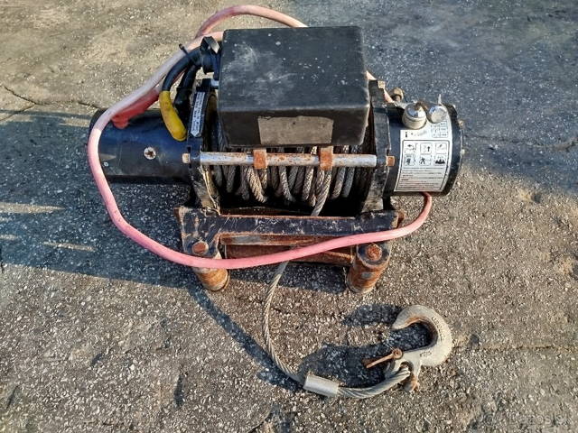 Predám elektrický naviják CBONE 12000lb aj z konzolou
