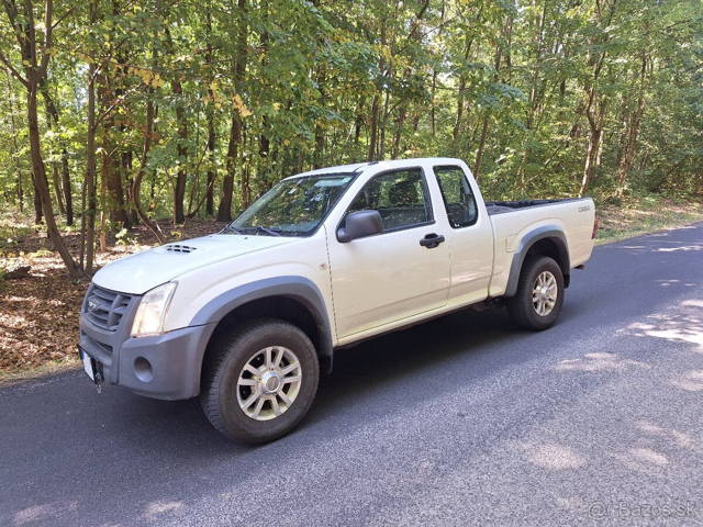ISUZU D MAX 2,5 TD 4X4 100KW ŤAŽNÉ 3000 KG