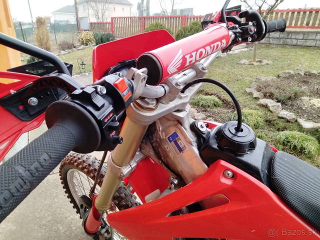Predám Hondu CRF 450 r.v.2010. s ŠPZ.