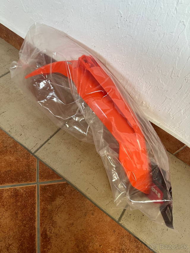Nový Ktm plast