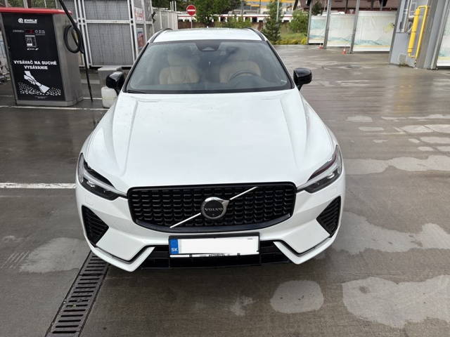 Volvo XC60 B4 145kW AWD Geartronic Plus Dark