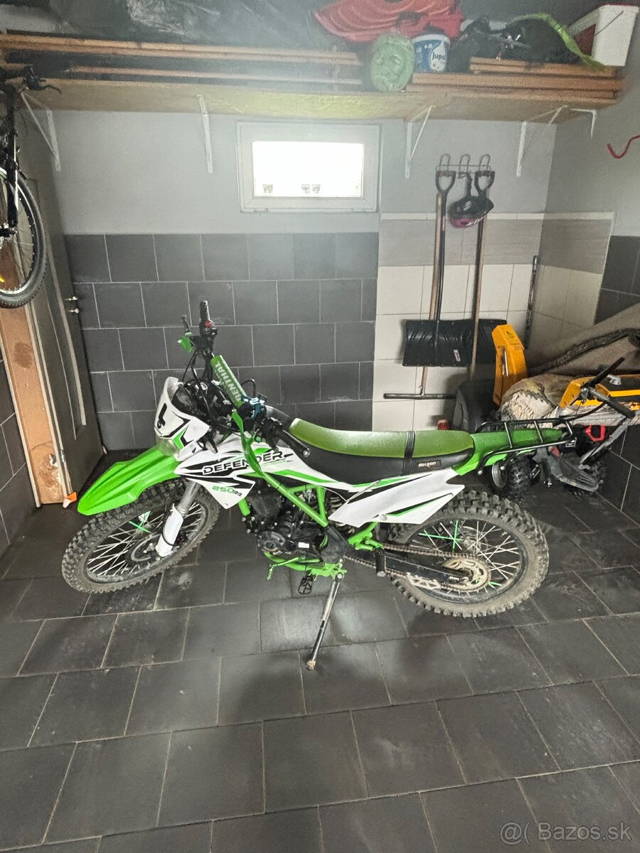 Motorka defender 250