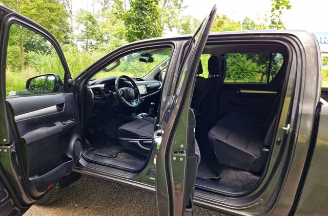 Predam Toyotu Hilux, 2.4D DOUB-CAB