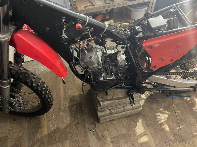 Predam tuto hondu crm 125