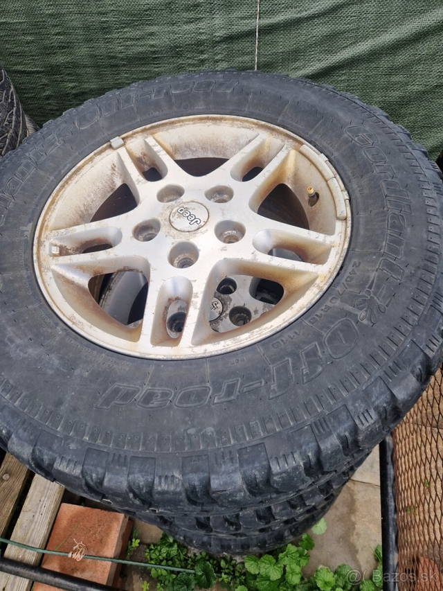JEEP OFFROAD pneu s diskami 245/70 R16