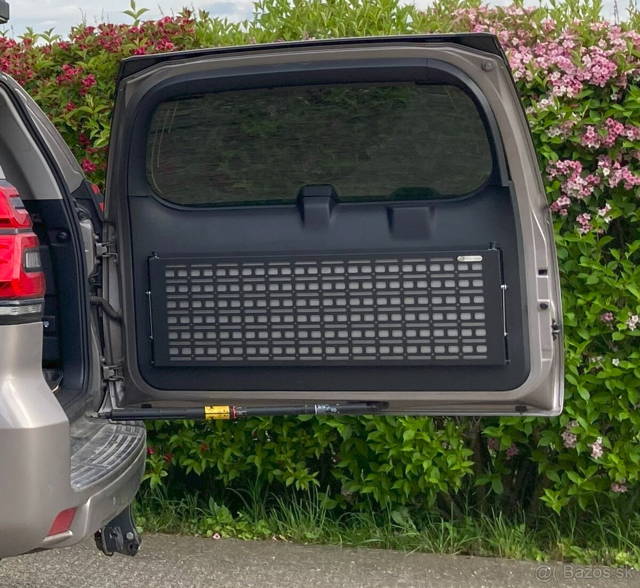 Predám expedičný sklápací stôl Bison Gear na LandCruiser
