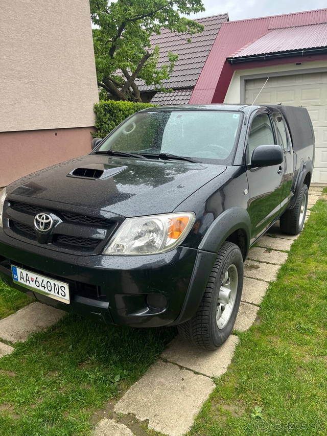 Predám Toyota Hilux 2,5 D-4D