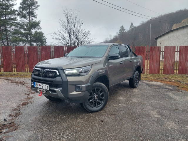 Toyota Hilux DC 2.8 I D-4D Invincible 4x4 A/T odpočet DPH