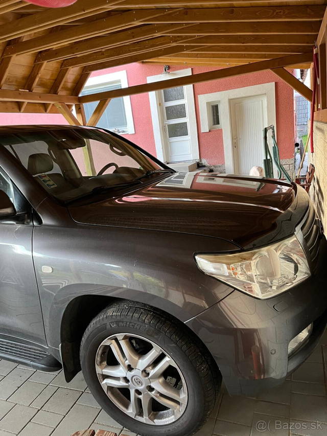TOYOTA LAND CRUISER 200