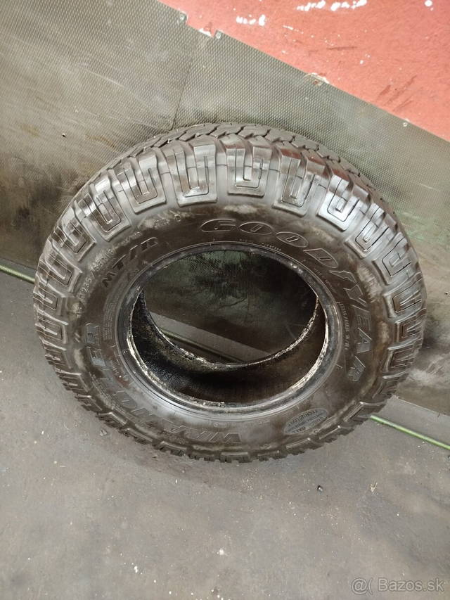Predám rezervnú offroad pneu 235/85 R16 8mm