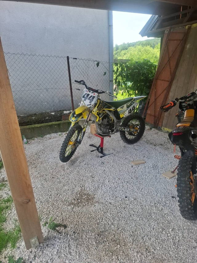 Predám suzuki rmz 250