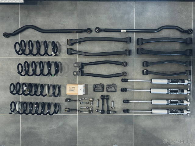 Jeep Rubicon X - Original 1,5” Lift Kit + FOX tlmice