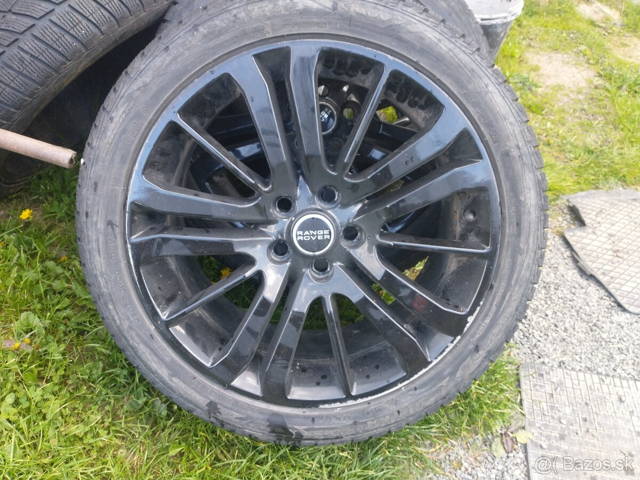 Vymením 275/40r20 range rover sport