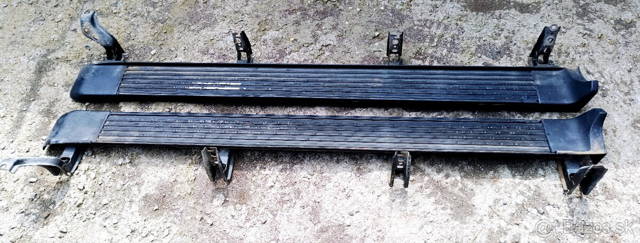Toyota Land Cruiser J100 bočné naslapy