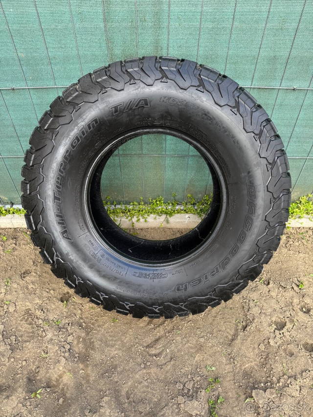Predám offroad pneu 315/70 r17 315/70/17 4x4 R17 SUV M+S Pre