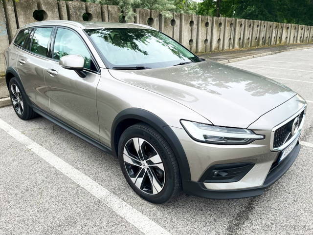 99tis.km Volvo V60 CROSS COUNTRY AWD A/T 2.0l 145KW
