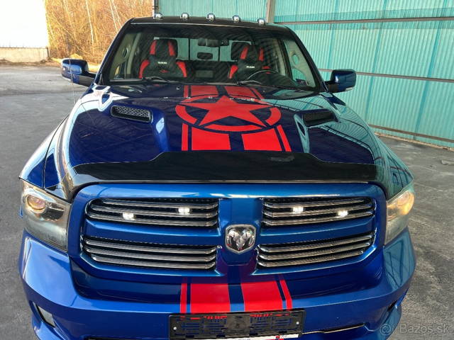 DODGE RAM 5.7 HEMI 4X4 model roku 2015