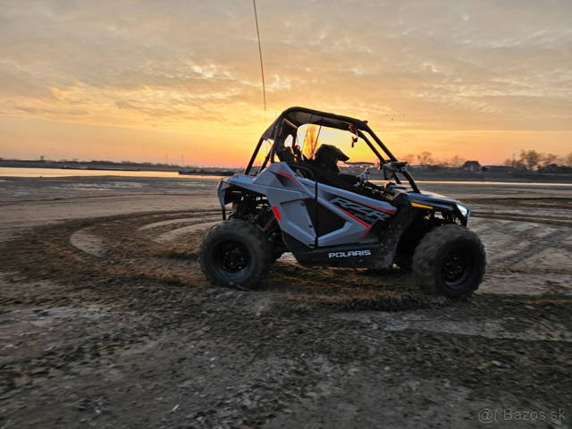 Predám buginu Polaris RZR 200