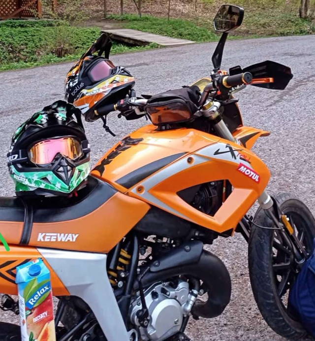 Oranzova motorka