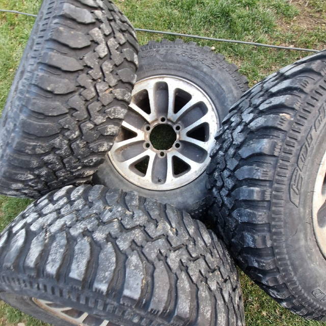 235/75R15 alu disky s gumami Cordiant offroad