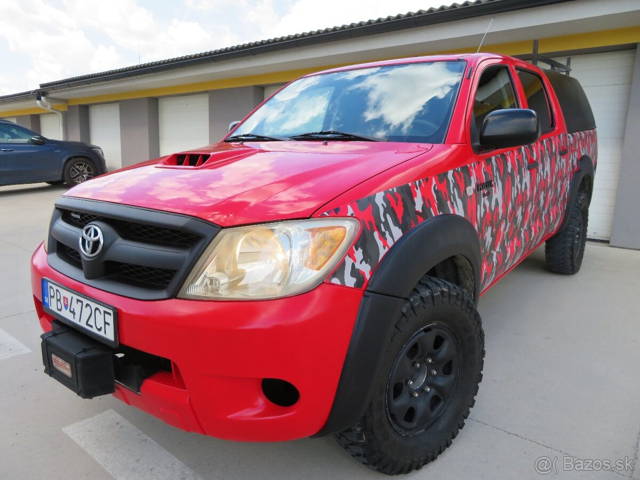 TOYOTA HILUX 2.5 D-4D // 230000KM // 4X4 // SR // 1.MAJITEĽ