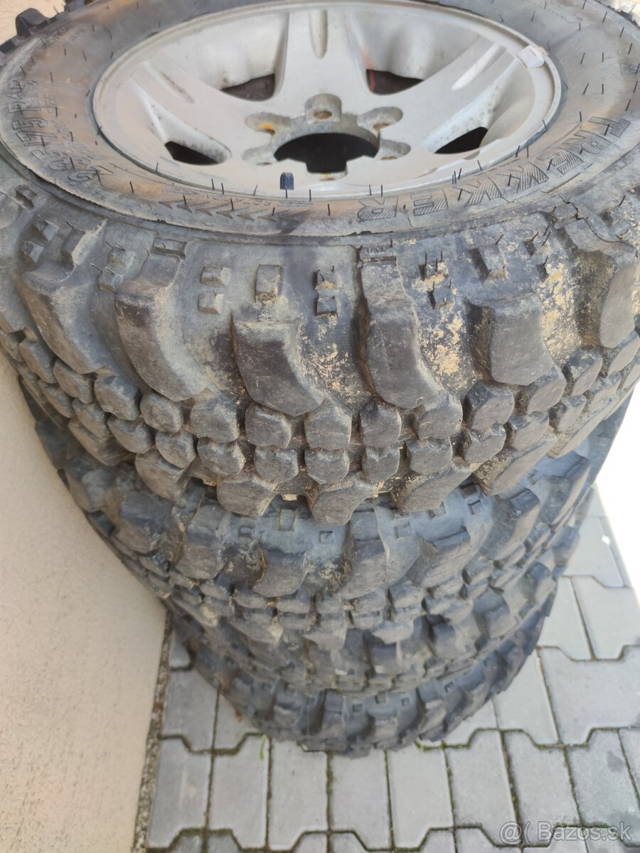 5x139,7 235/75 R15 Sang Yong