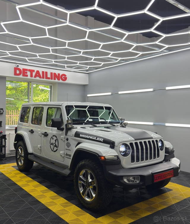 Predám Jeep Wrangler SAHARA 2.0T 4x4 TOP STAV