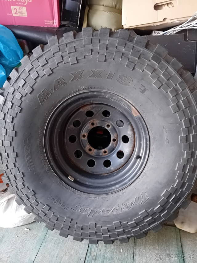 Predám pneu Maxxis trepador 35x12.5R15