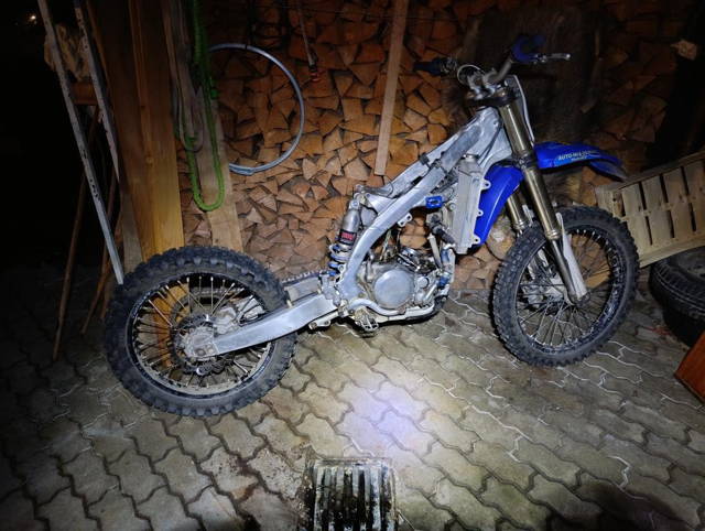 Predám Yamaha yzf 250 rok 2011