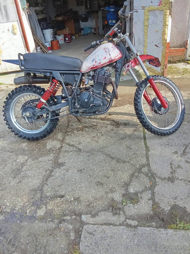 Suzuki dr500